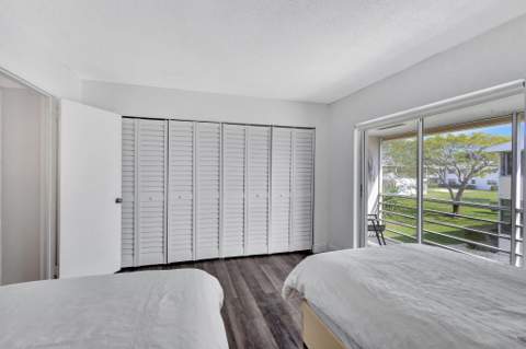 211 Sheffield I, West Palm Beach FL - photo 10 of 29
