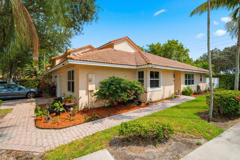 3 bedroom Single Family Residence at 8417 NW 40th Court, Springtree, Sunrise — photo 3