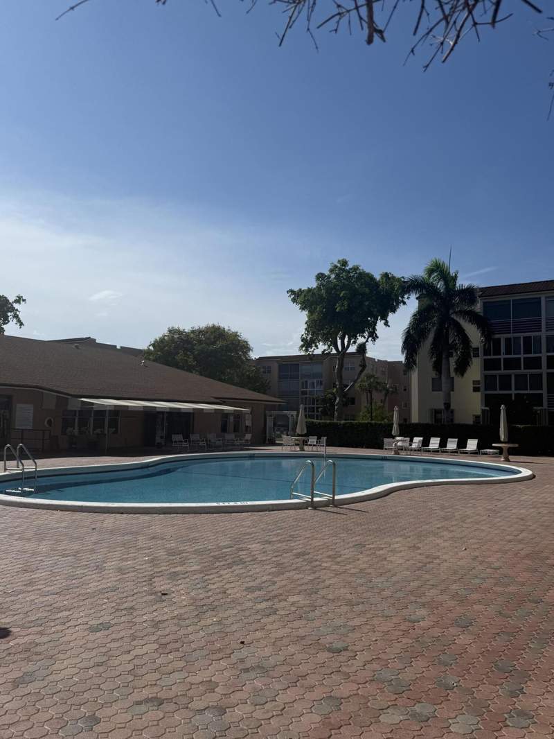 1 bedroom Condominium at 2811 Somerset Drive #118, Somerset, Lauderdale Lakes — photo 3