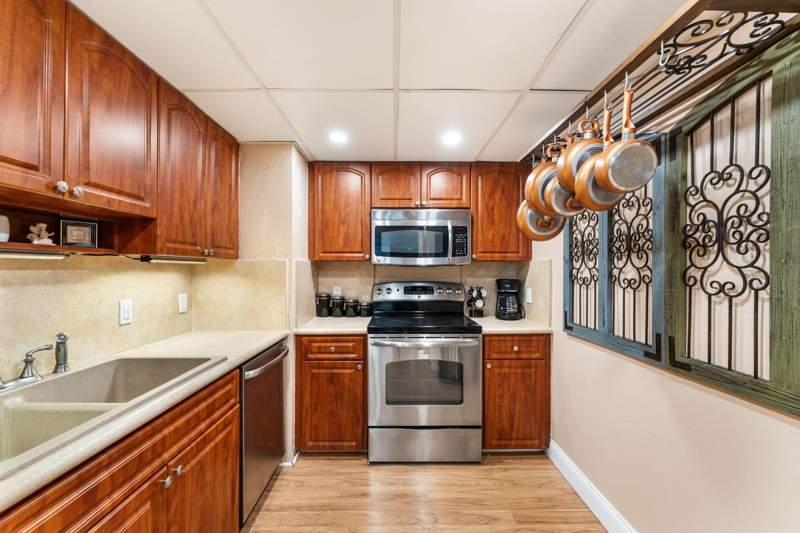 2 bedroom Condominium at 5600 N Flagler Drive #402, Palm Beach House, West Palm Beach — photo 5