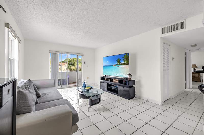 2 bedroom Condominium at 6507 Winfield Boulevard #211ac, Margate Village Phase II Condo, Margate — photo 2
