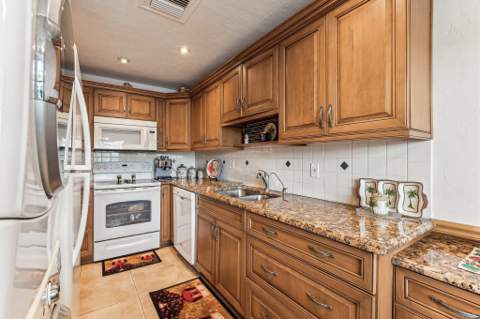 1051 Orange Terrace #103, Delray Beach FL - photo 7 of 65