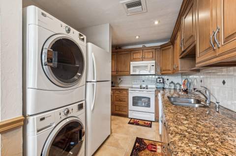1051 Orange Terrace #103, Delray Beach FL - photo 11 of 65