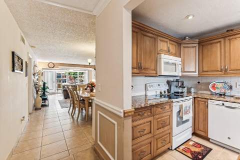 1051 Orange Terrace #103, Delray Beach FL - photo 19 of 65
