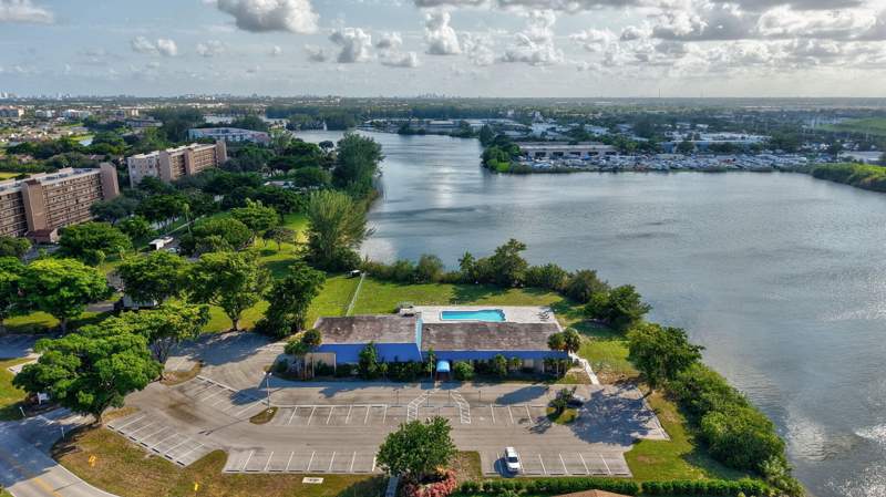 2 bedroom Single Family Residence at 4741 NW 13th Avenue, Crystal Lake 4th Sec, Deerfield Beach — photo 4