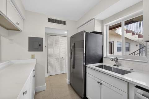 12020 W Greenway Drive #101, Royal Palm Beach FL - photo 7 of 26