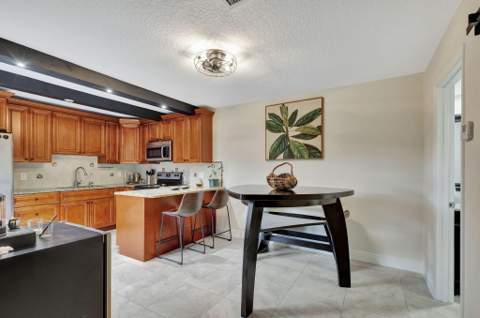 99 Lake Arbor Drive, Palm Springs FL - photo 11 of 27