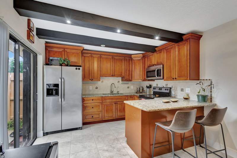 2 bedroom Townhouse at 99 Lake Arbor Drive, Lakewood, Palm Springs — photo 3
