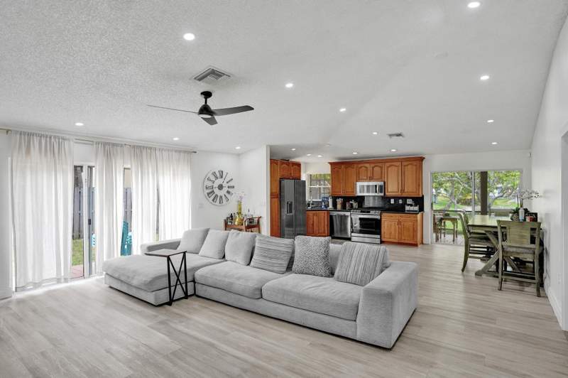 3 bedroom Single Family Residence at 13525 NW 5th Court, Sawgrass Plantation, Plantation — photo 3