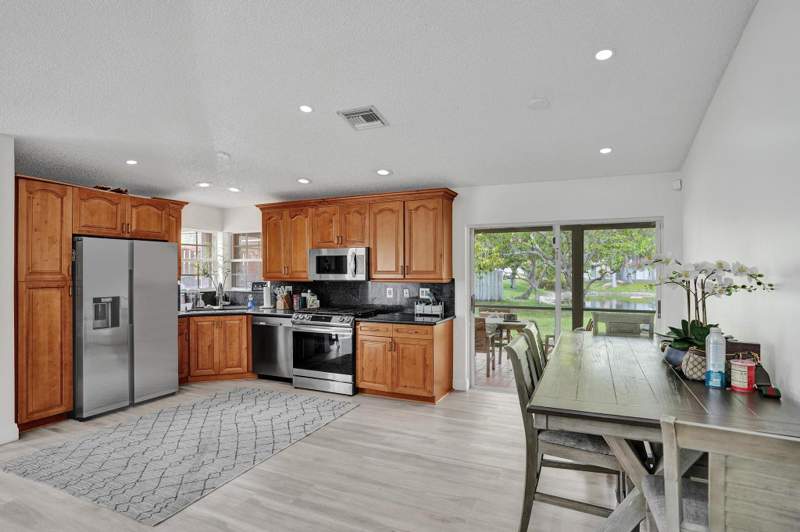 3 bedroom Single Family Residence at 13525 NW 5th Court, Sawgrass Plantation, Plantation — photo 4