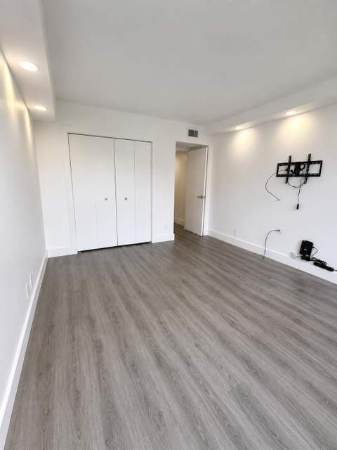 3930 Oaks Clubhouse Drive #303, Pompano Beach FL - photo 15 of 19