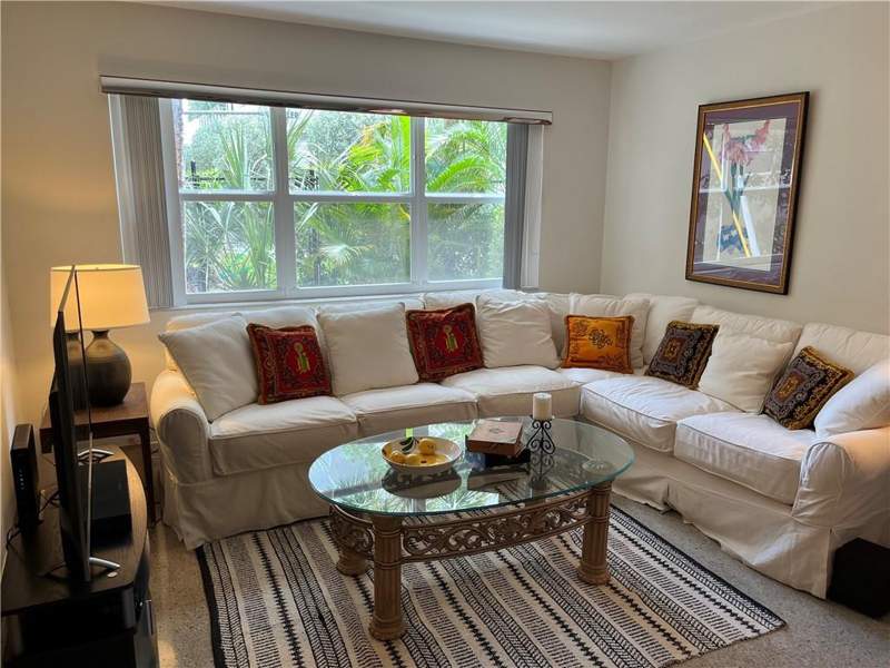 1 bedroom Stock Cooperative at 700 Bayshore Drive #21, Beach Shore Apts Co-Op, Fort Lauderdale — photo 3