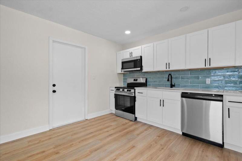 3 bedroom Single Family Residence at 1306 S C Terrace, Whispering Palms 2, Lake Worth Beach — photo 4