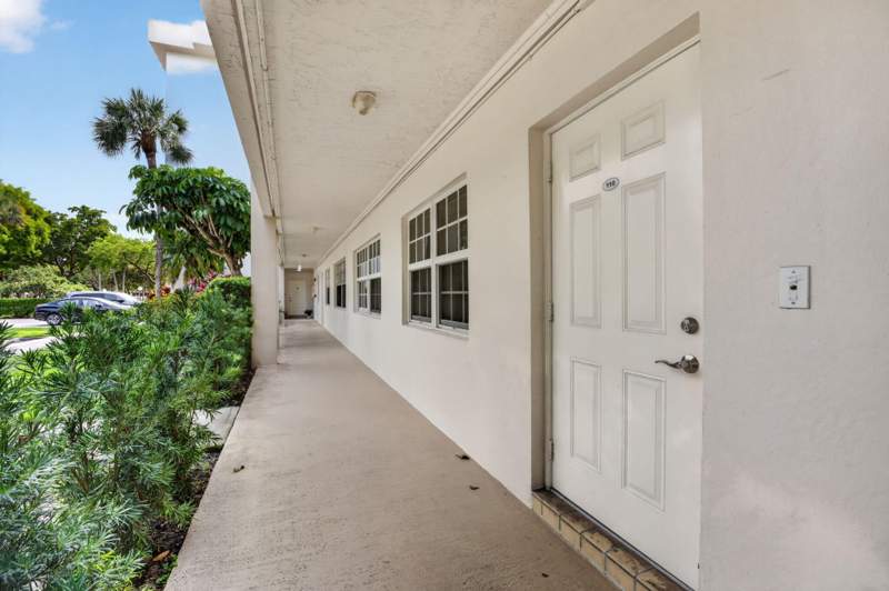 3 bedroom Condominium at 3960 Oaks Clubhouse #110, No 78 Palm-Aire Country Club, Pompano Beach — photo 4