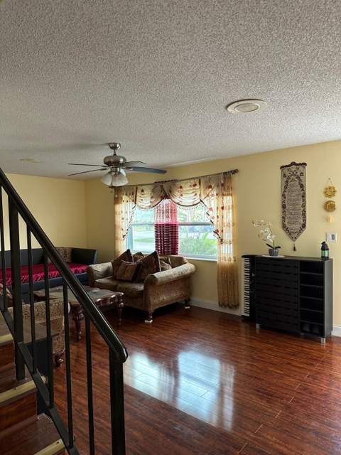 102 Pleasant Hill Lane, Tamarac FL - photo 9 of 25