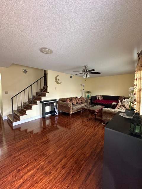 102 Pleasant Hill Lane, Tamarac FL - photo 10 of 25