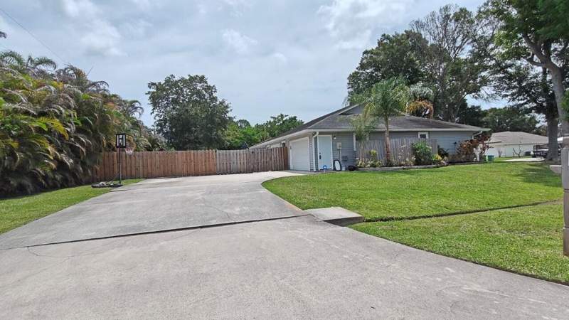 3 bedroom Single Family Residence at 2043 SE Camilo Street, Port St Lucie Section 30, Port St. Lucie — photo 2
