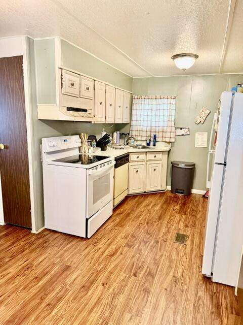 19 Rio Verde Way, Port St. Lucie FL - photo 6 of 17