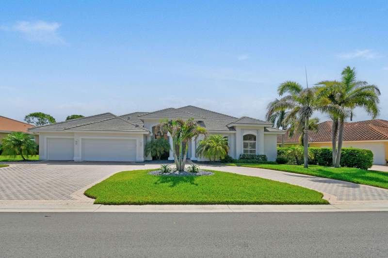 4 bedroom Single Family Residence at 8091 SE Woodlake Lane, Lost Lake The Falls, Hobe Sound — photo 2