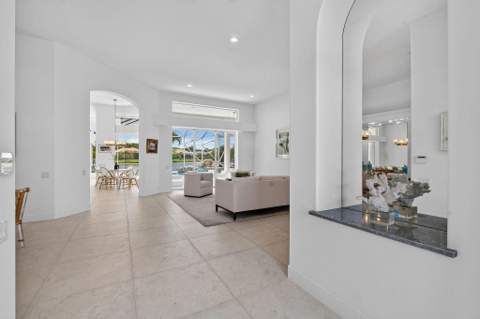 8091 SE Woodlake Lane, Hobe Sound FL - photo 11 of 84