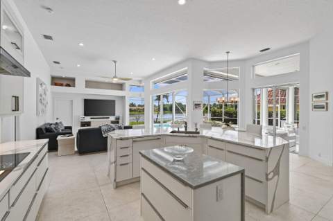 8091 SE Woodlake Lane, Hobe Sound FL - photo 24 of 84