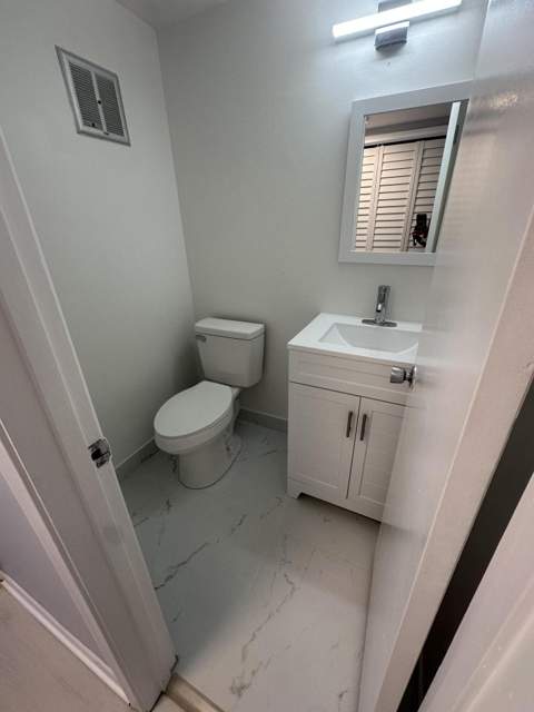 21 Salisbury A, West Palm Beach FL - photo 9 of 11