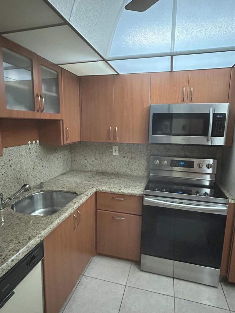 1 bedroom Condominium at 1833 S Ocean Drive #205, Plaza Towers North Condo, Hallandale Beach — photo 2