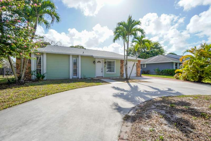 4 bedroom Single Family Residence at 120 Swan Parkway, Willows, Royal Palm Beach — photo 3