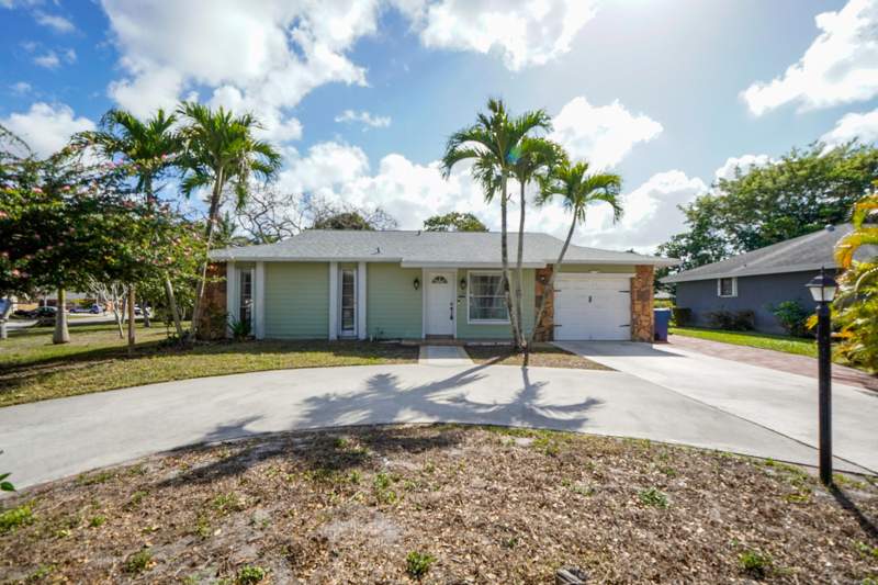 4 bedroom Single Family Residence at 120 Swan Parkway, Willows, Royal Palm Beach — photo 4