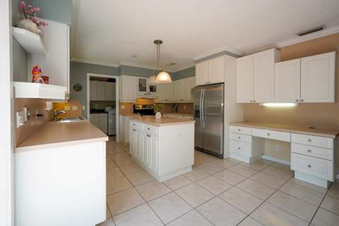 120 Swan Parkway, Royal Palm Beach FL - photo 8 of 27