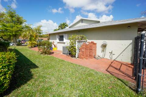 120 Swan Parkway, Royal Palm Beach FL - photo 21 of 27