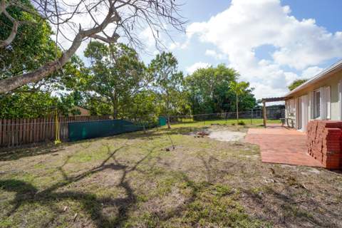 120 Swan Parkway, Royal Palm Beach FL - photo 22 of 27