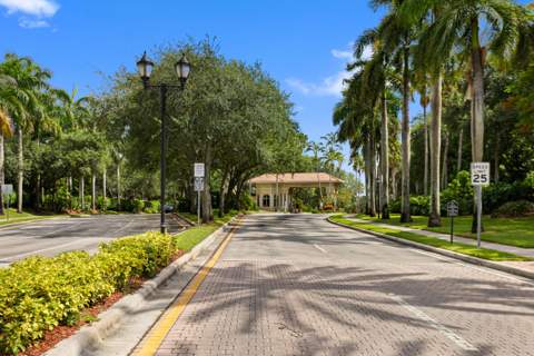 1753 NW 74th Way, Pembroke Pines FL - photo 16 of 38