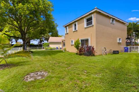 1753 NW 74th Way, Pembroke Pines FL - photo 23 of 38