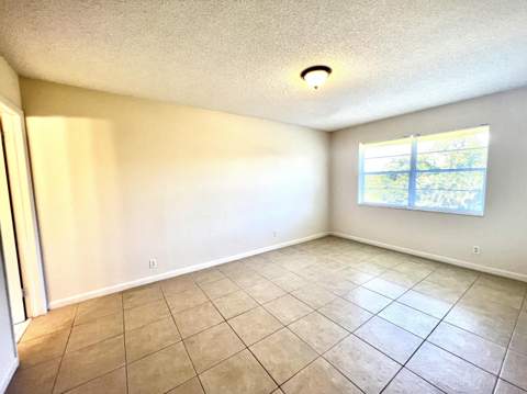 120 Sparrow Drive #Apt 302, Royal Palm Beach FL - photo 7 of 20