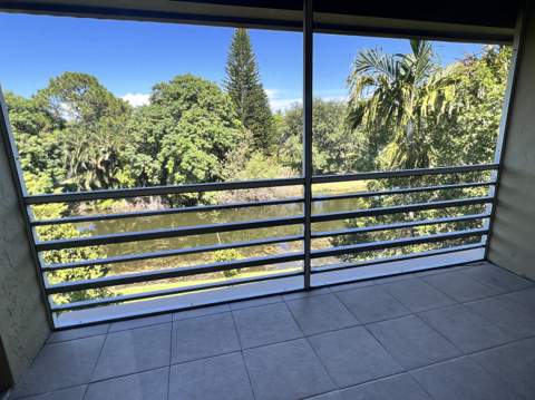 120 Sparrow Drive #Apt 302, Royal Palm Beach FL - photo 15 of 20