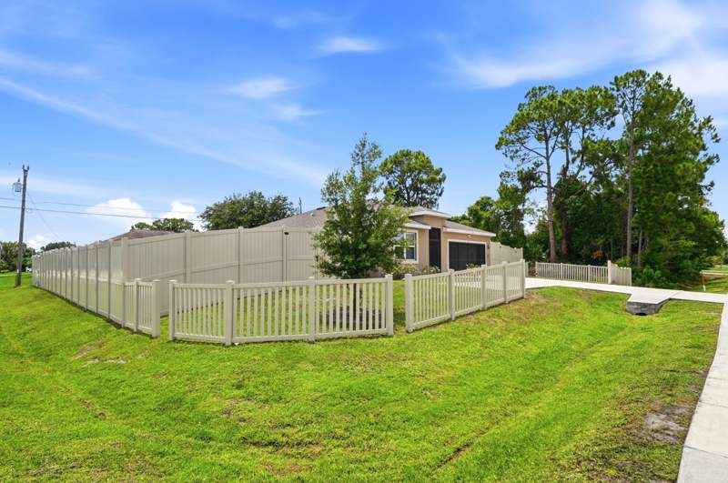 4 bedroom Single Family Residence at 1572 SW Paar Drive, Port St Lucie Section 33, Port St. Lucie — photo 4