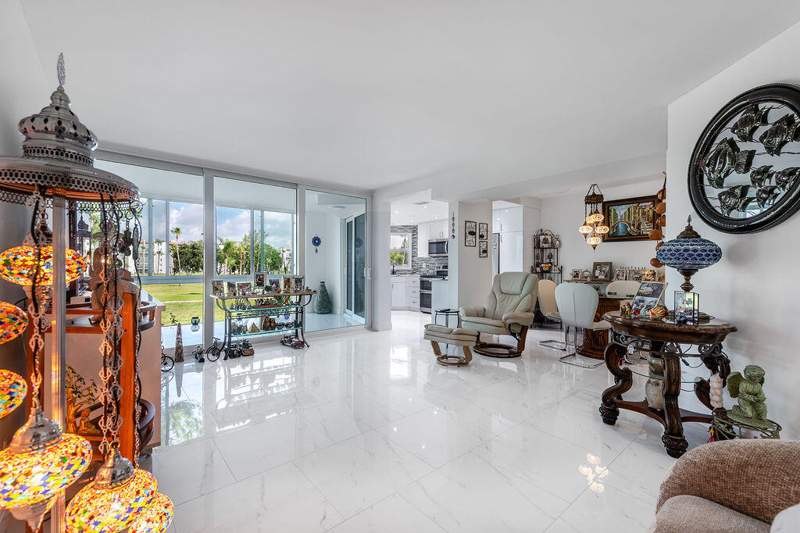 2 bedroom Condominium at 3661 Via Poinciana, Poinciana Place Condo 1,2,8 And 9, Greenacres — photo 2