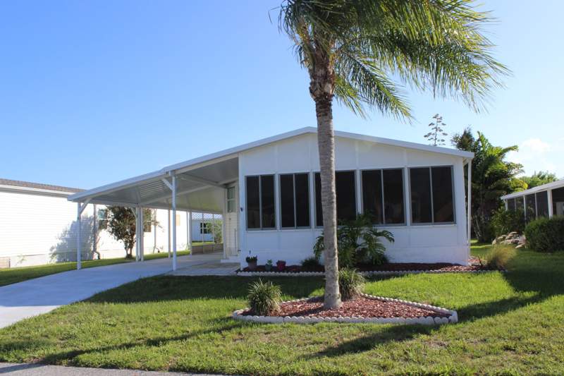 2 bedroom Manufactured Home at 6731 Sinsonte Court, Spanish Lakes Fairways, Fort Pierce — photo 2