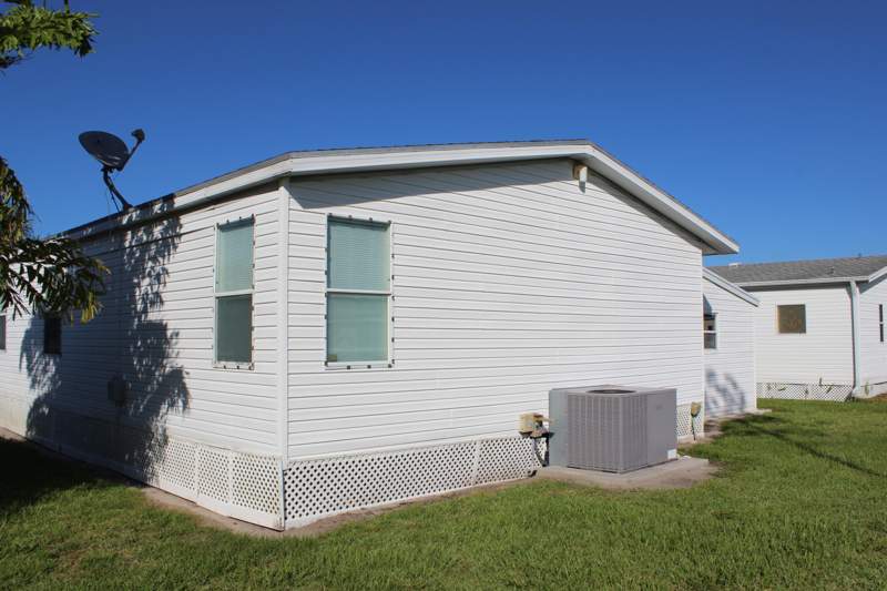 2 bedroom Manufactured Home at 6731 Sinsonte Court, Spanish Lakes Fairways, Fort Pierce — photo 4