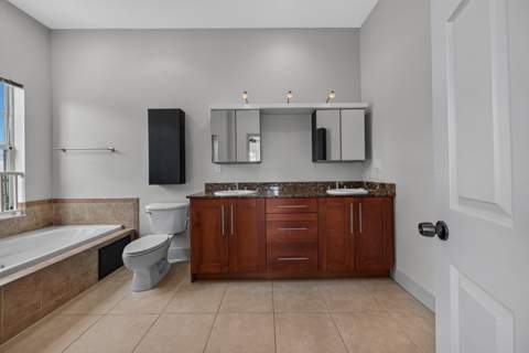 2700 NE 8th Avenue, Wilton Manors FL - photo 16 of 64