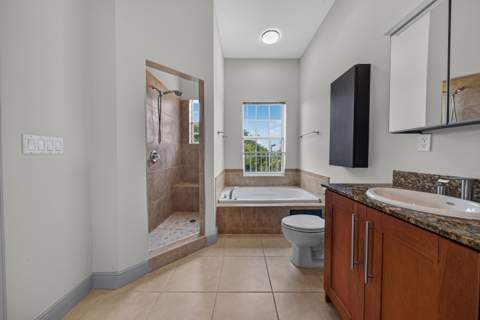 2700 NE 8th Avenue, Wilton Manors FL - photo 17 of 64