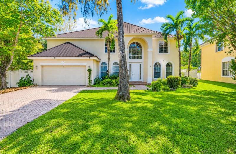 5 bedroom Single Family Residence at 9526 NW 52nd Place, Ridgeview Crossing Rep, Coral Springs — photo 2