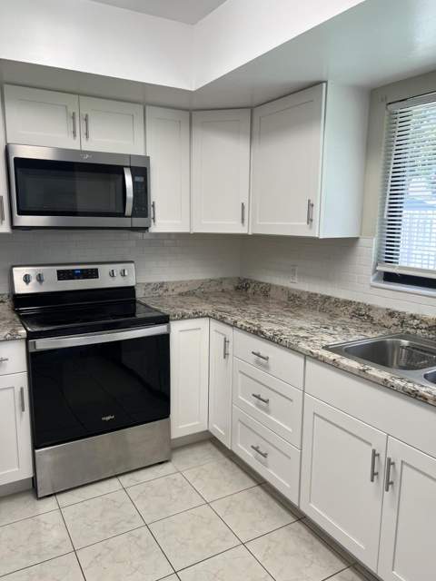 8511 NW 8th Street, Pembroke Pines FL - photo 11 of 32