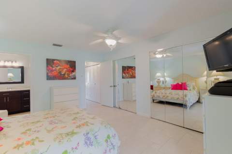 5487 Crystal Anne Drive, West Palm Beach FL - photo 18 of 49