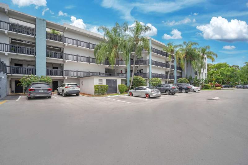 2 bedroom Condominium at 1021 Mockingbird Lane #303, Manaranda Village Condo, Plantation — photo 2