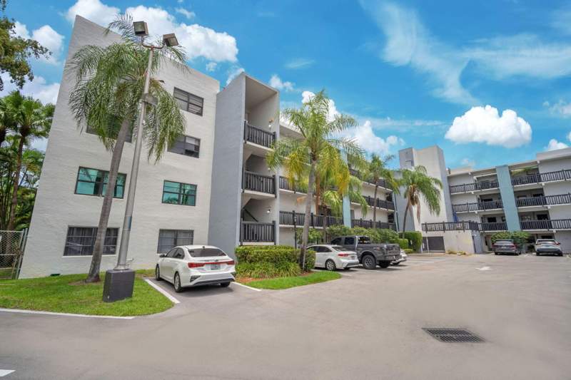 2 bedroom Condominium at 1021 Mockingbird Lane #303, Manaranda Village Condo, Plantation — photo 4