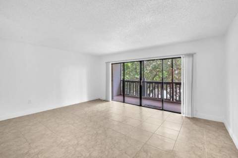 1021 Mockingbird Lane #303, Plantation FL - photo 9 of 31
