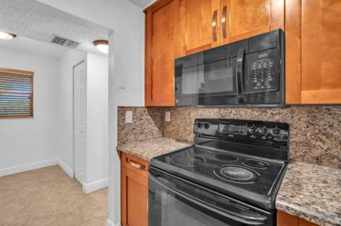 1021 Mockingbird Lane #303, Plantation FL - photo 15 of 31