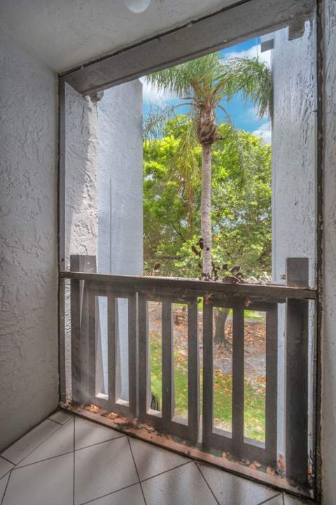 1021 Mockingbird Lane #303, Plantation FL - photo 21 of 31